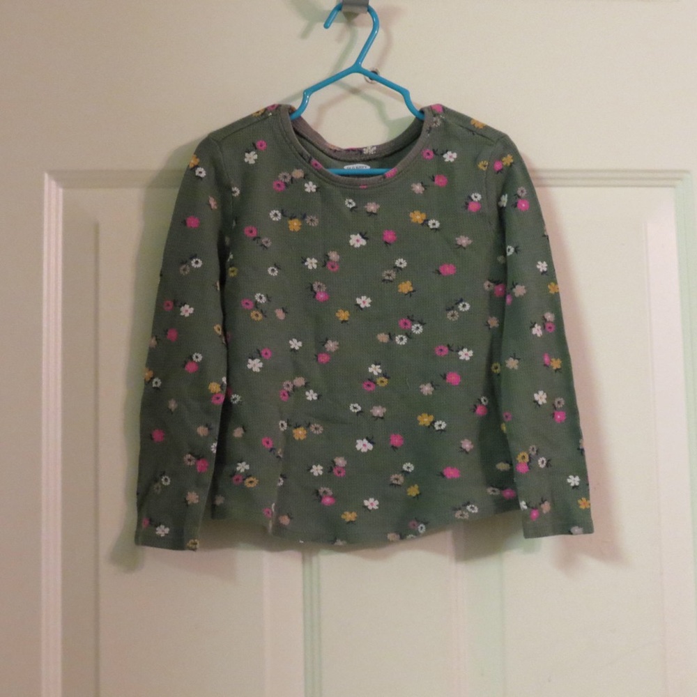 Toddler Old Navy long-sleeve tee